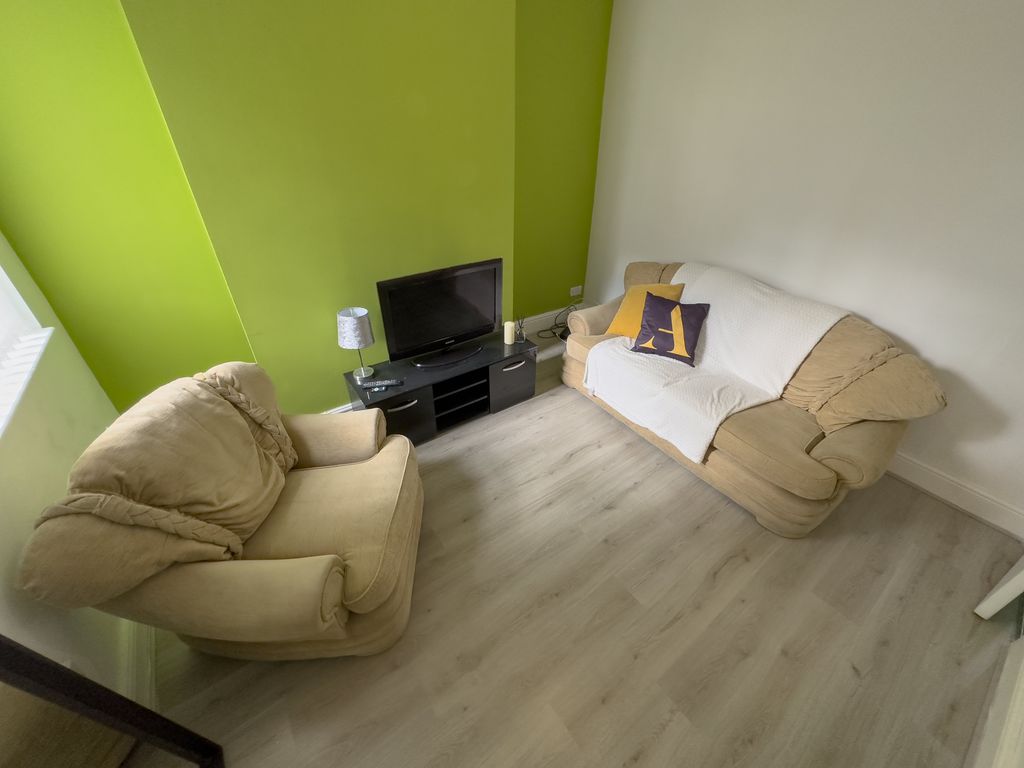 Property photo 3 of 7 8