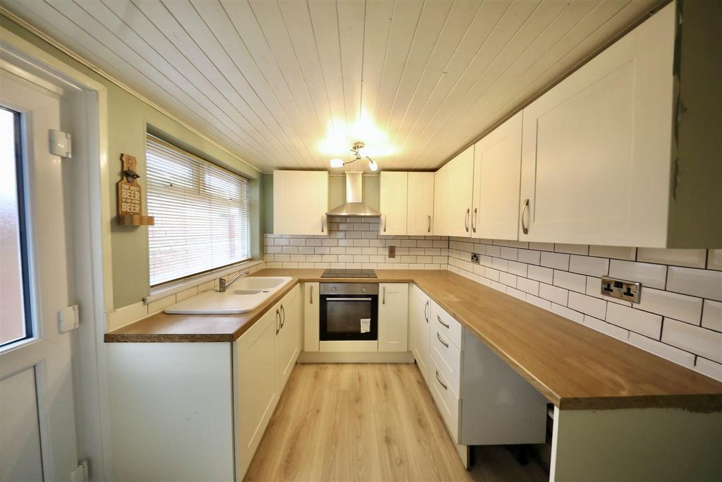 Property photo 2 of 17 Kitchen