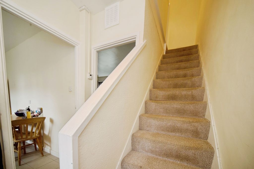 Property photo 3 of 13 Entrance Hall