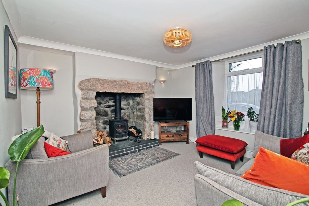 Property photo 2 of 12 Lounge