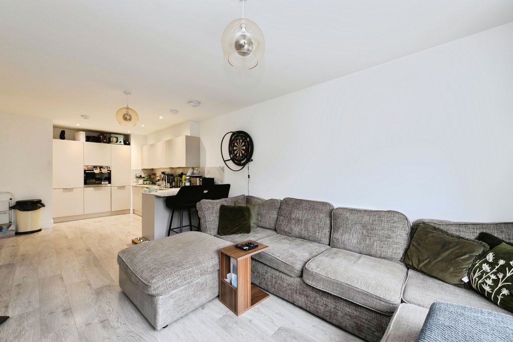 Additional image 13 of 2 bed flat for saleFairdene Road, Coulsdon CR5