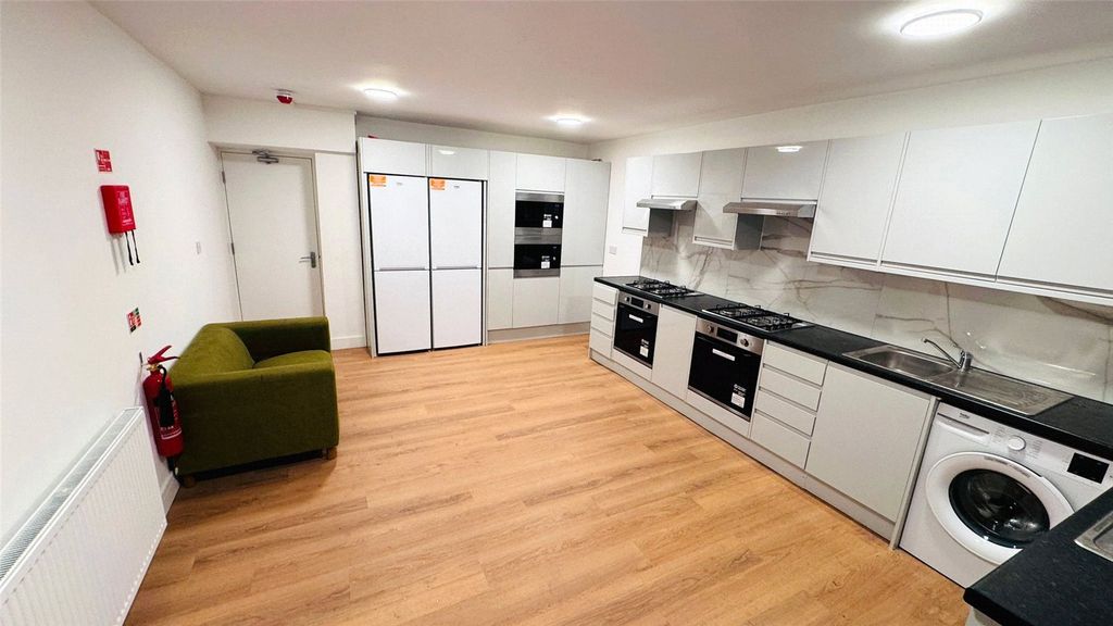 Property photo 3 of 23 Picture No. 06