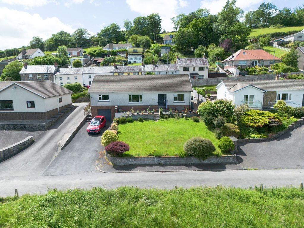 Property photo 2 of 31