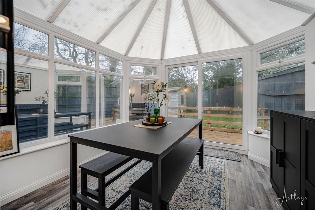 Property photo 3 of 17 Conservatory