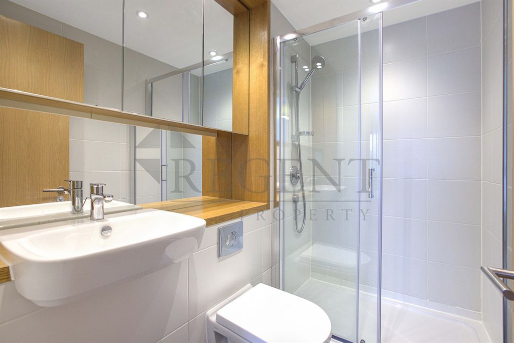 Property photo 2 of 8 Bathroom 1