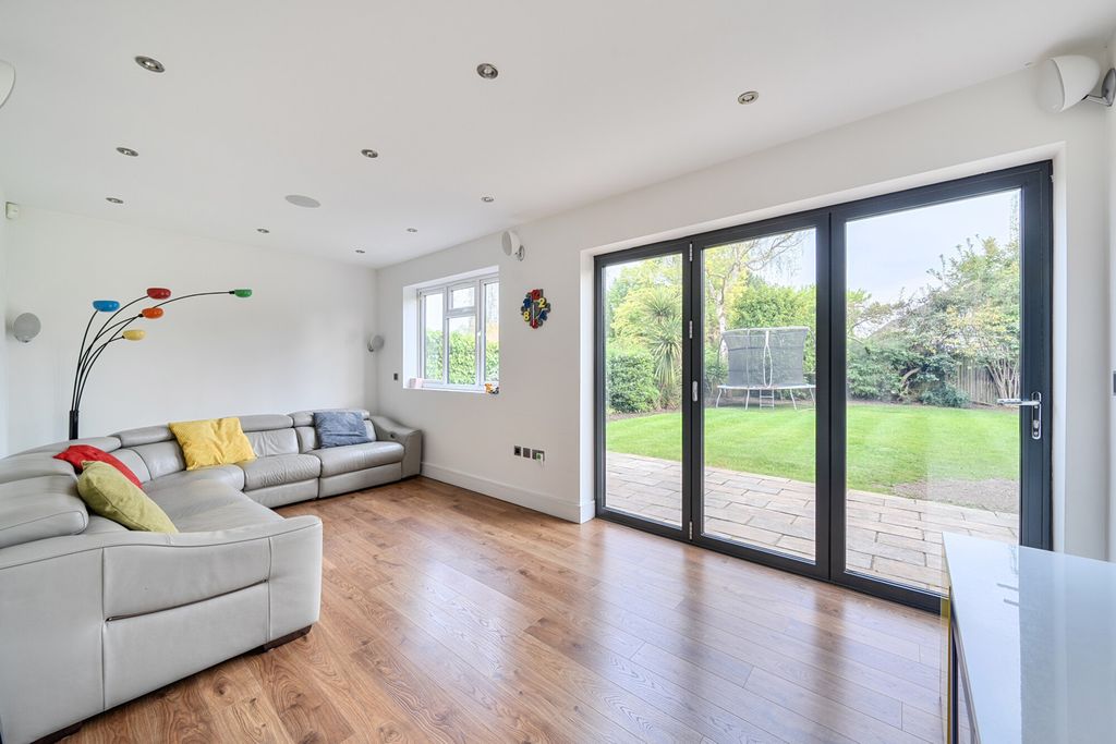 Property photo 3 of 17 1447668-11-69Efb0...