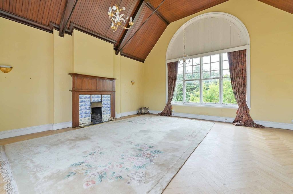 Property photo 2 of 22 Sitting Room