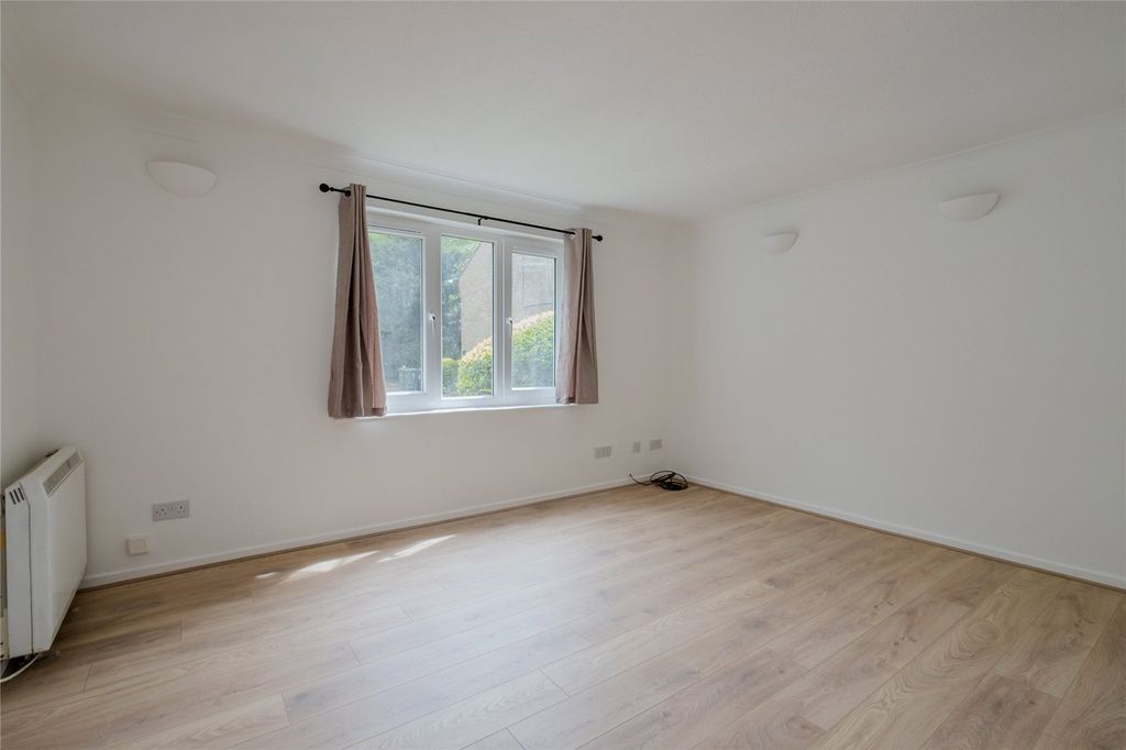 Property photo 2 of 6 Picture No. 13