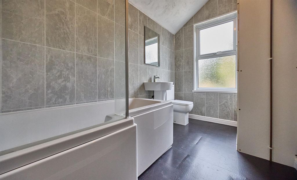 Property photo 2 of 11 Rear Refitted Bathroom