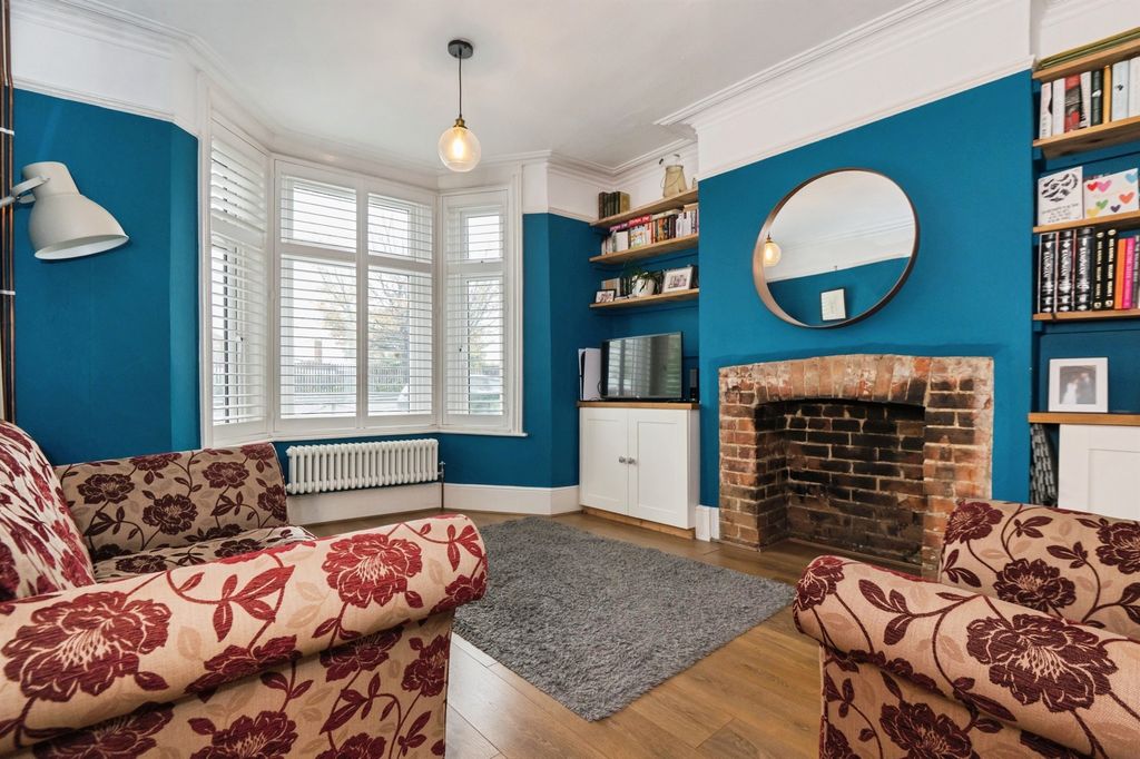 Property photo 2 of 17