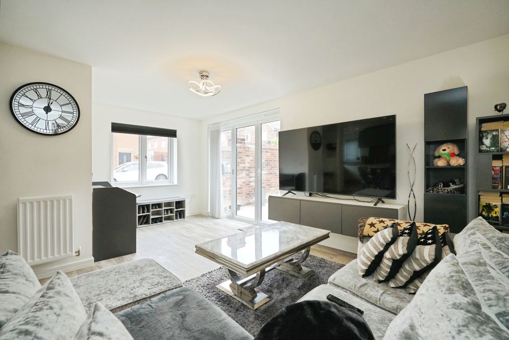 Property photo 2 of 11