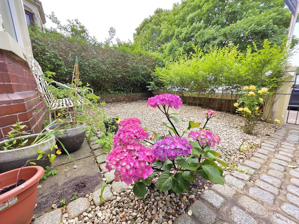 Property photo 3 of 35
