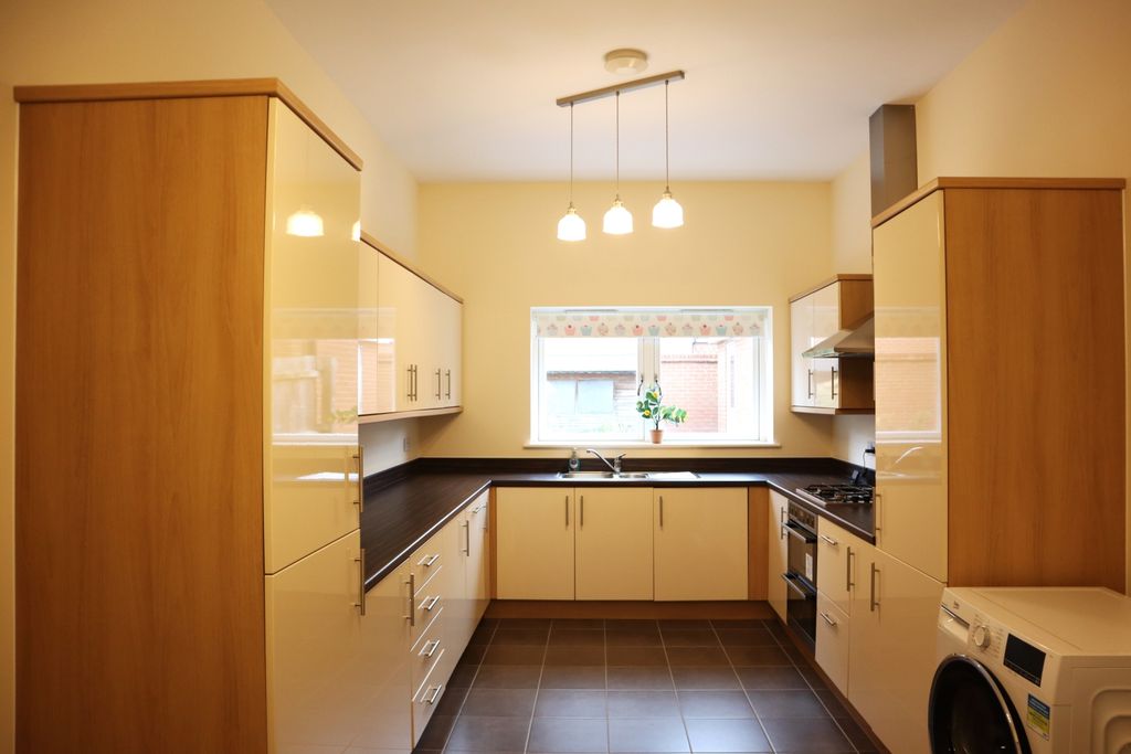 Property photo 3 of 20 Kitchen