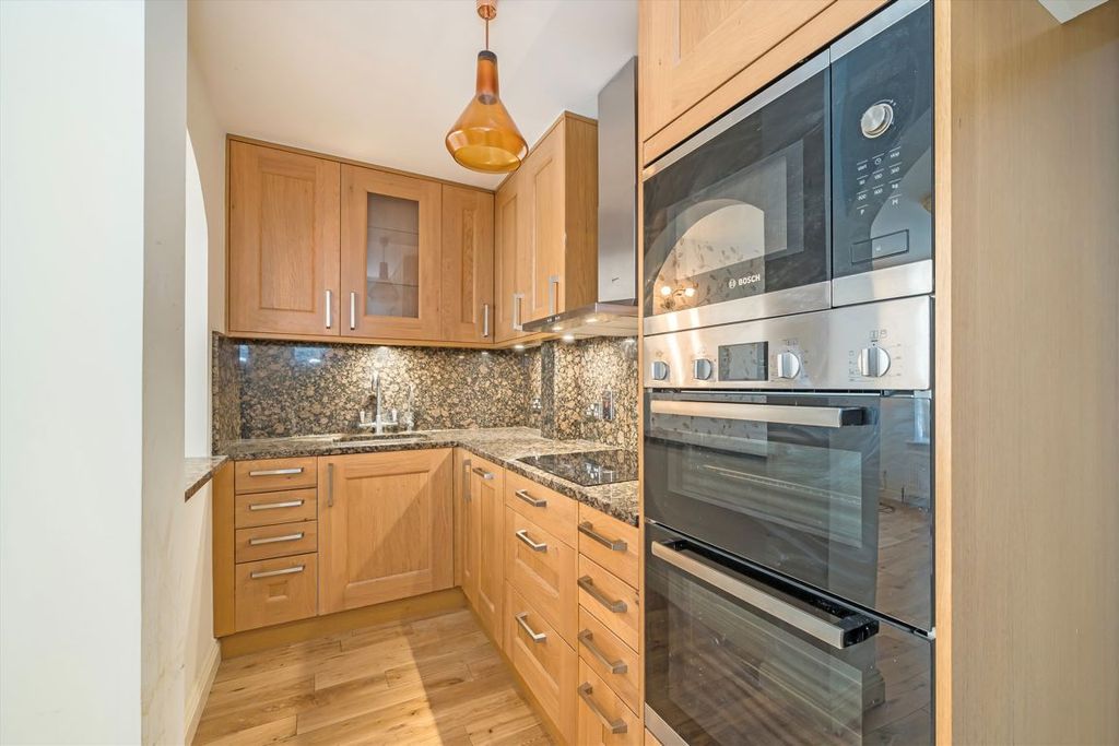 Property photo 3 of 5