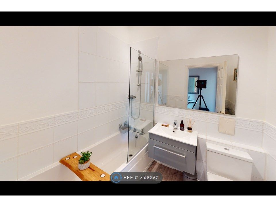 Property photo 3 of 8 Bathroom