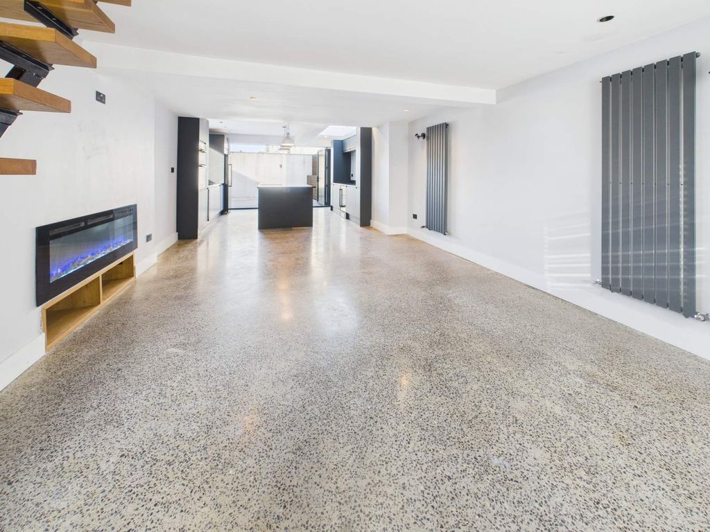 Property photo 3 of 17 Lounge-Dining Area