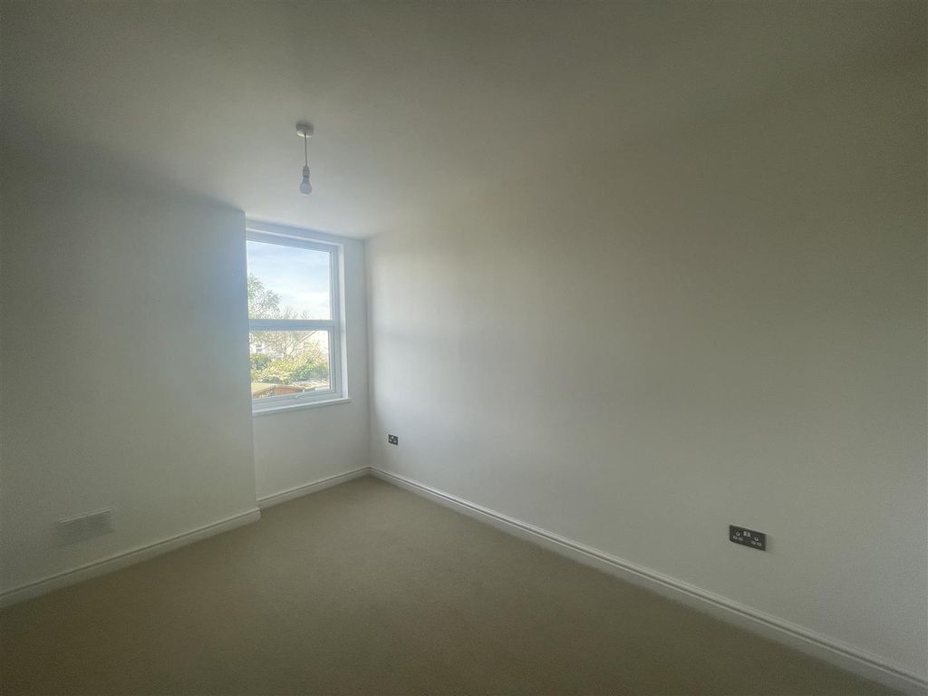 Additional image 5 of 4 bed end terrace house to rentTalbot Road, Ammanford SA18