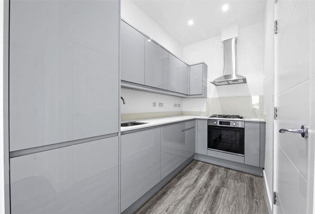 Property photo 3 of 6 Kitchen