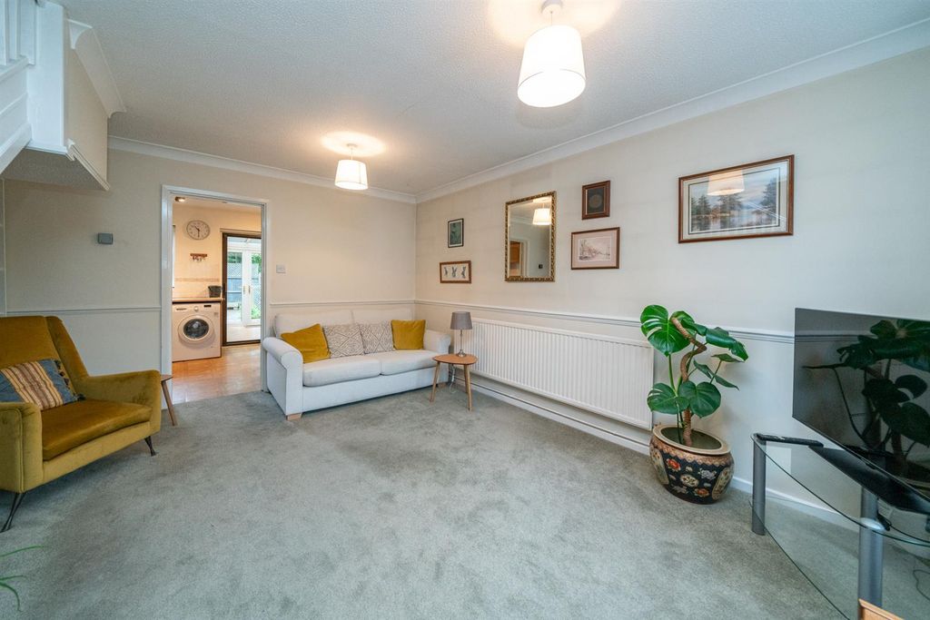Property photo 3 of 14 Lounge