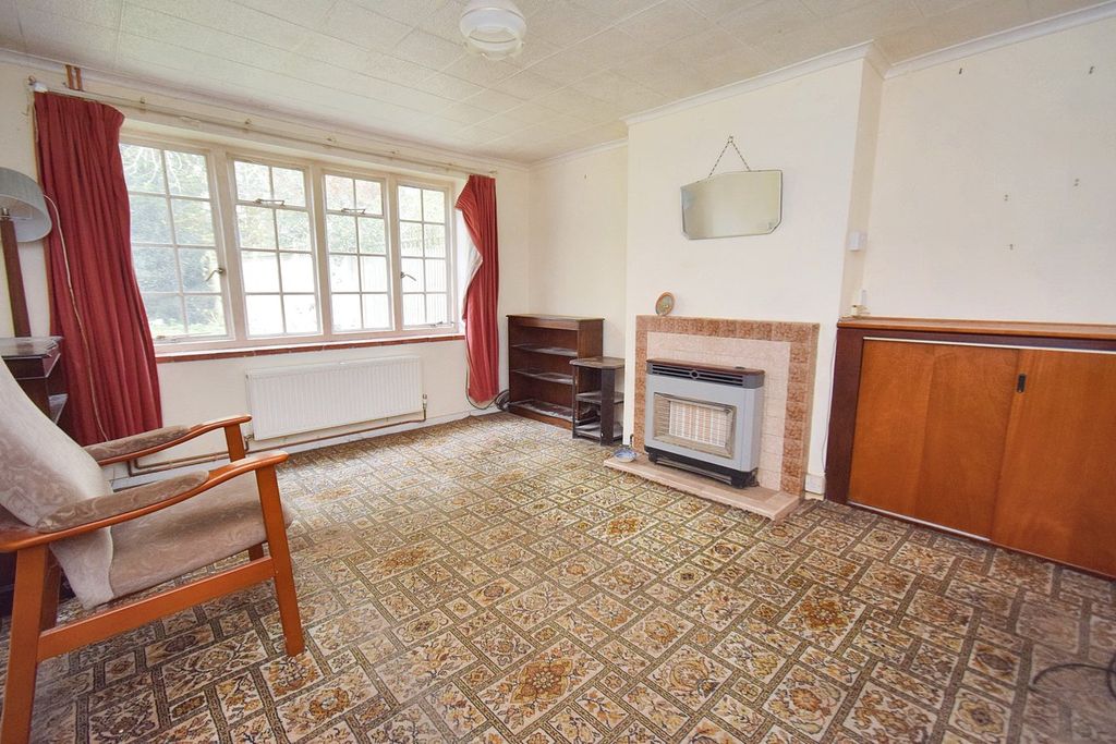 Property photo 3 of 24 Living Room