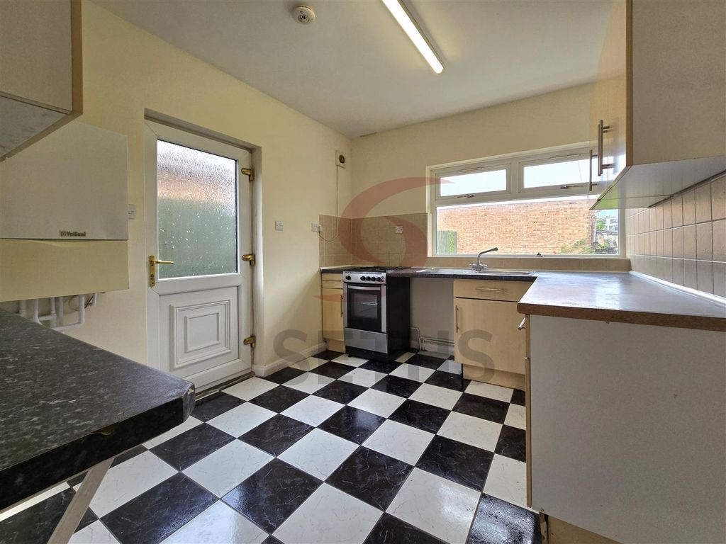 Property photo 3 of 9 Kitchen