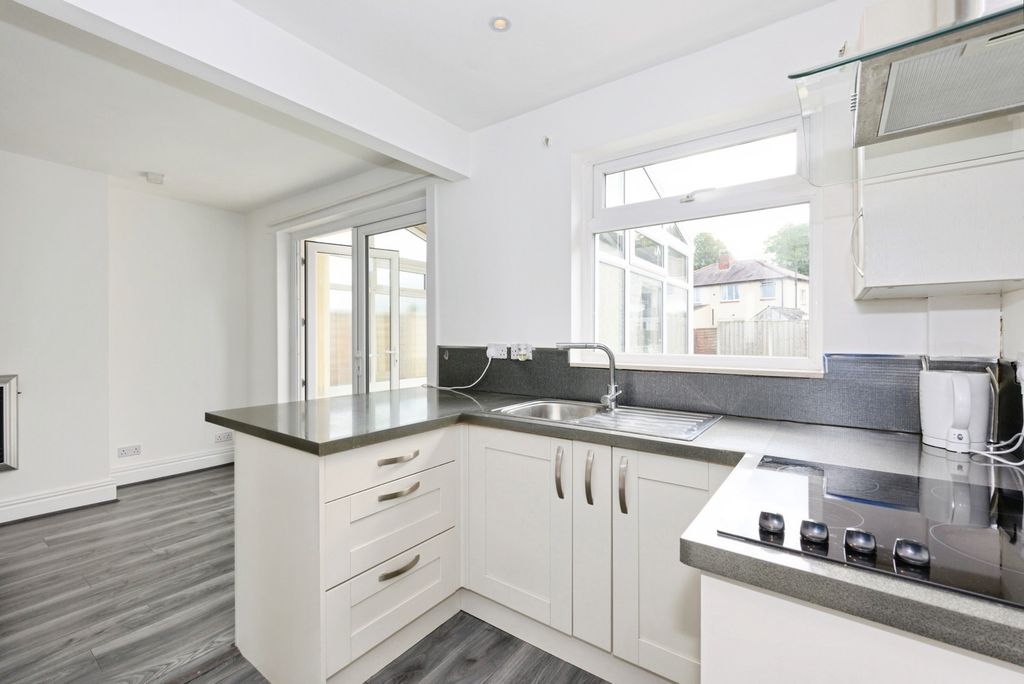 Property photo 2 of 10 Kitchen