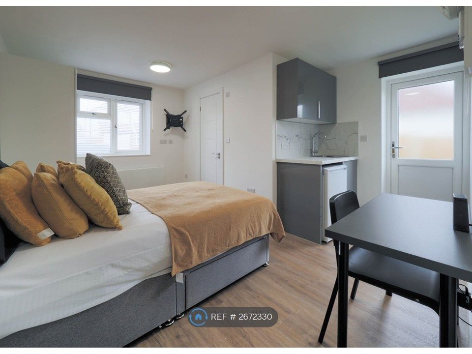 Property photo 1 of 10 Bedroom