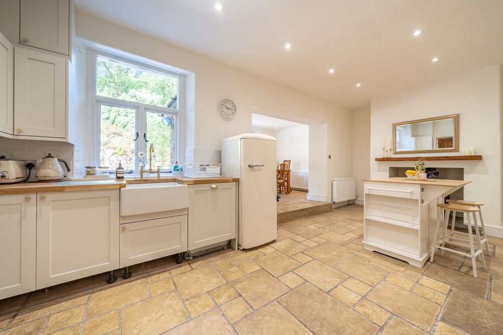 Property photo 3 of 74
