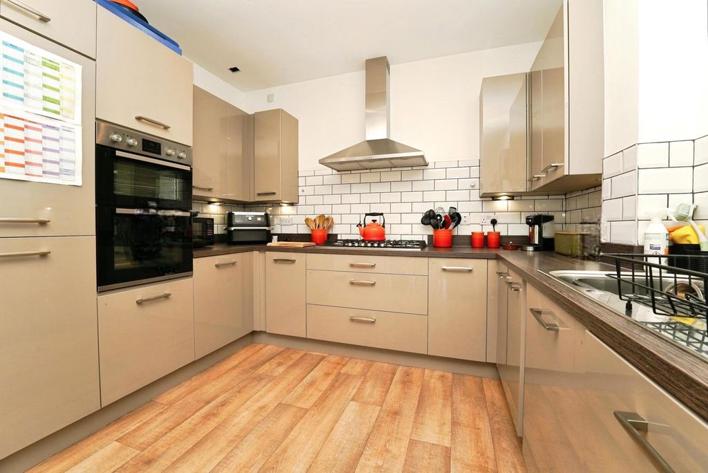 Property photo 2 of 20 Pbox-Img.Jpg