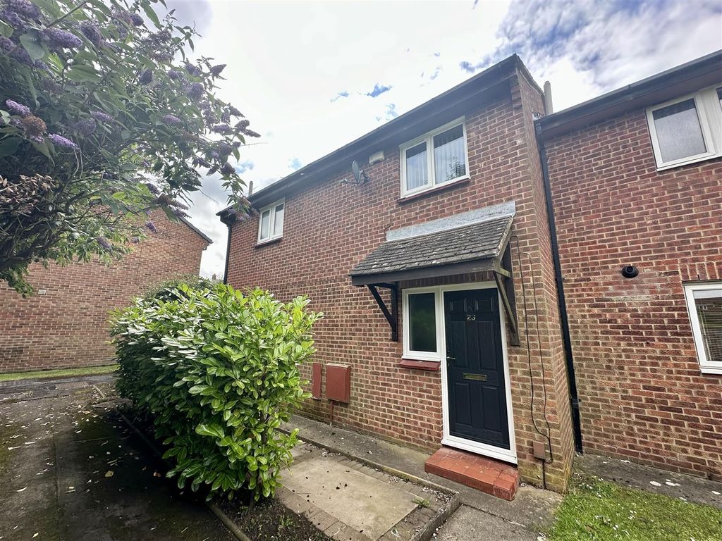 Property photo 1 of 12 Externally