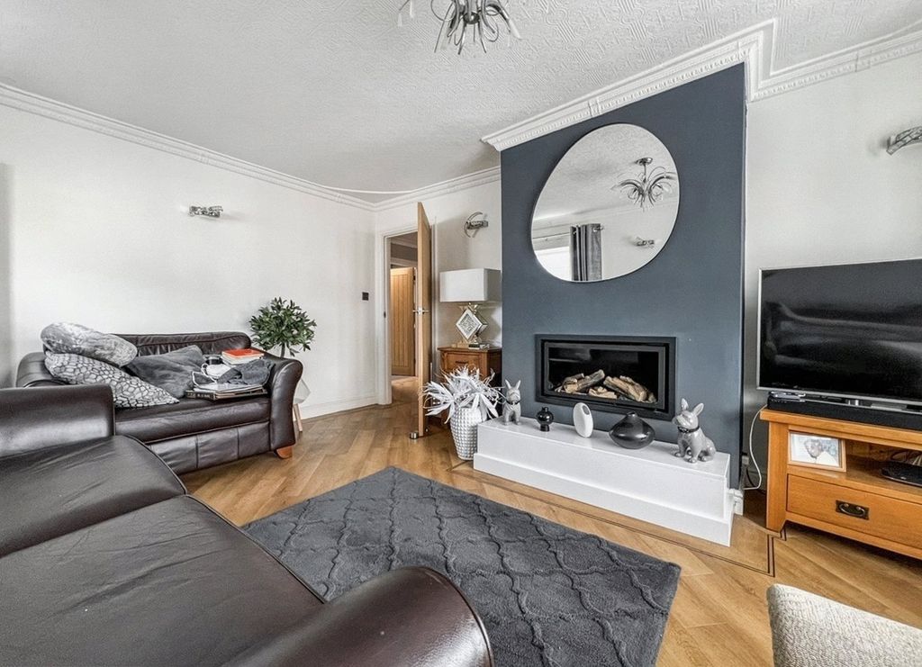 Property photo 2 of 15 Picture No. 22