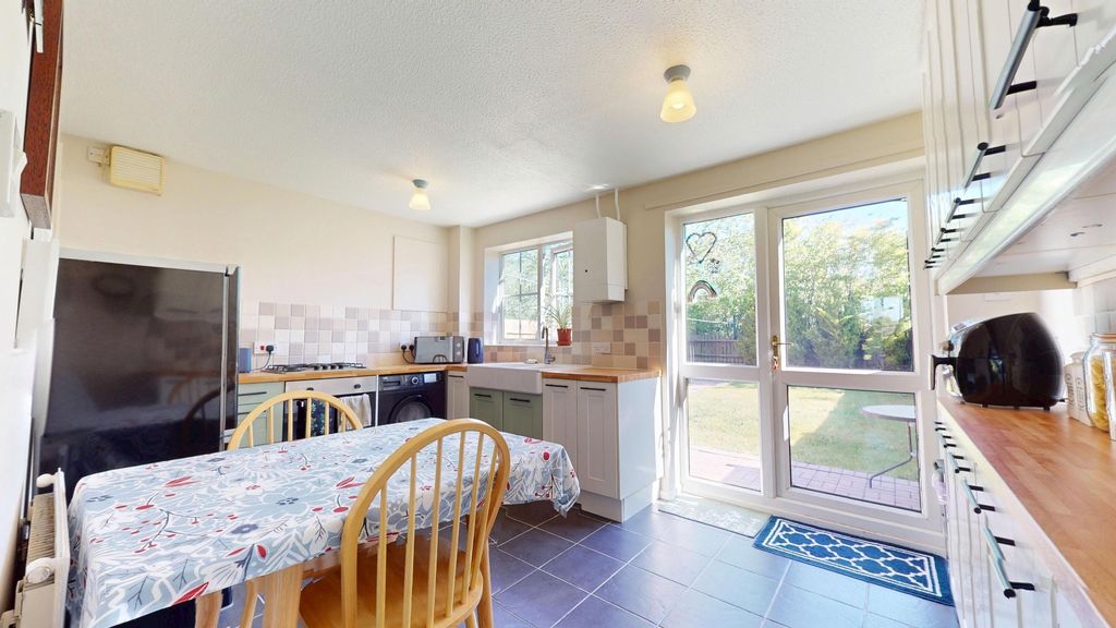 Property photo 2 of 14 4838994