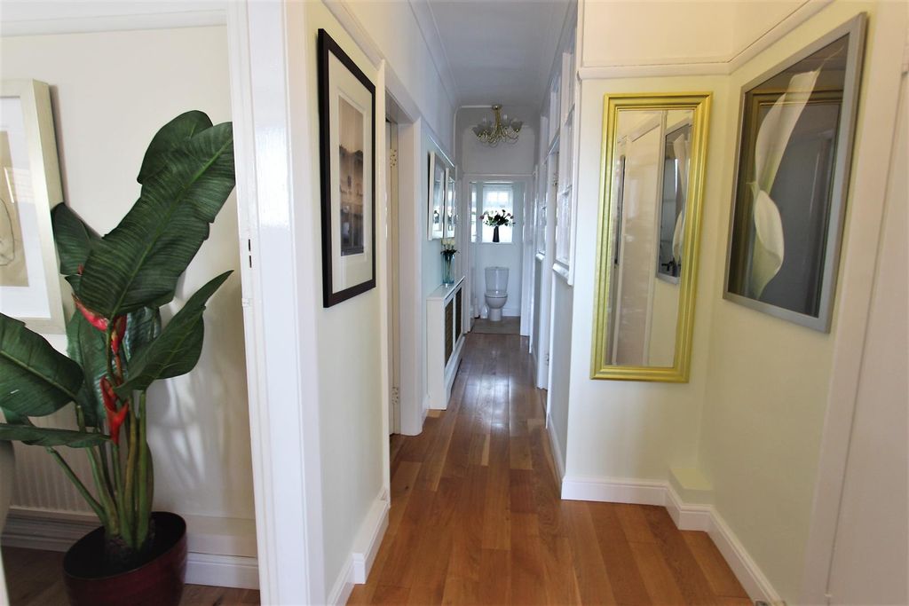 Property photo 2 of 16 Entrance Hall