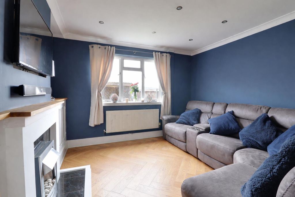 Property photo 2 of 25