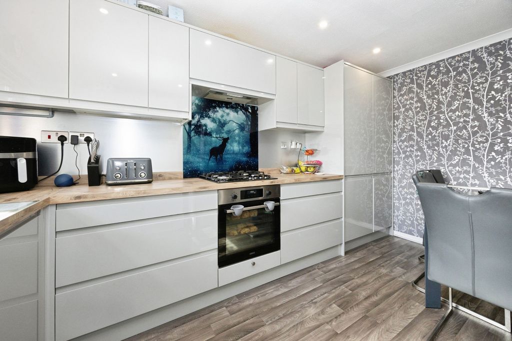 Property photo 2 of 23