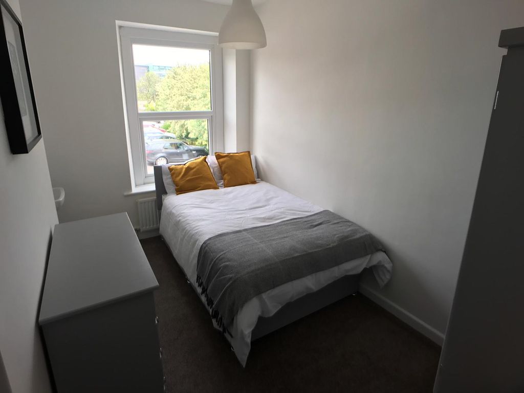 Property photo 1 of 18 5 Bed Shared House-Castlereagh Street, Barnsley S70