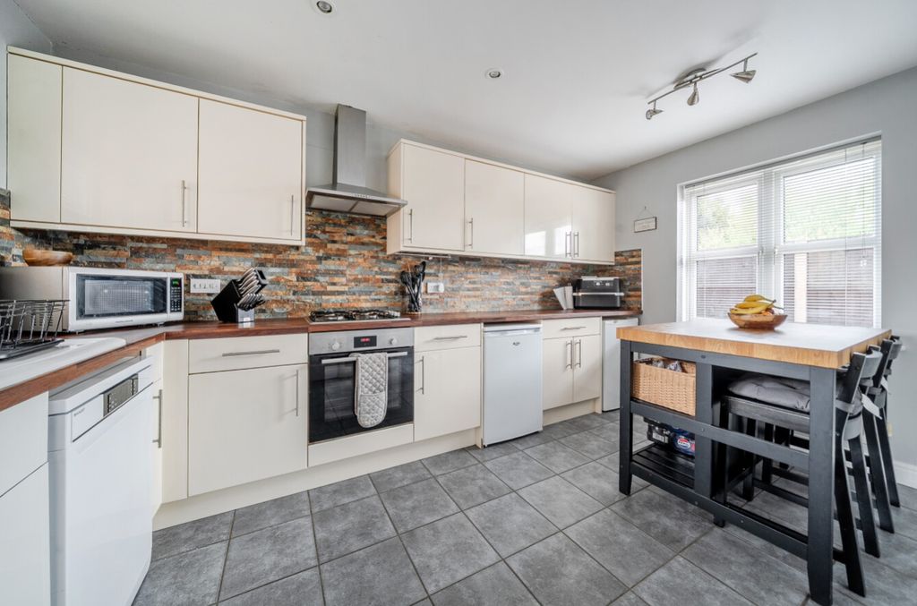 Property photo 3 of 28 1440895-1-69De91E57d7cd