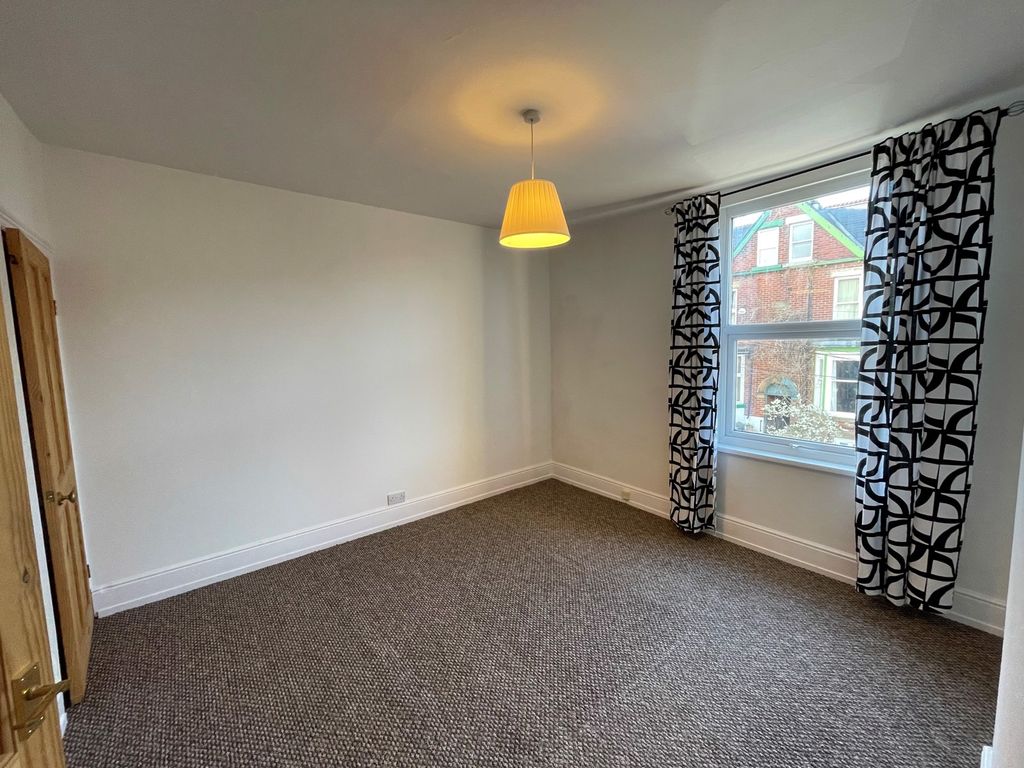 Property photo 3 of 6