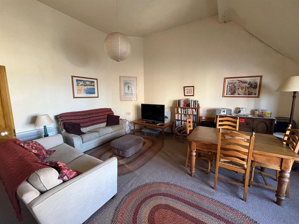 Property photo 2 of 15 4176 Loungediner.Jpg