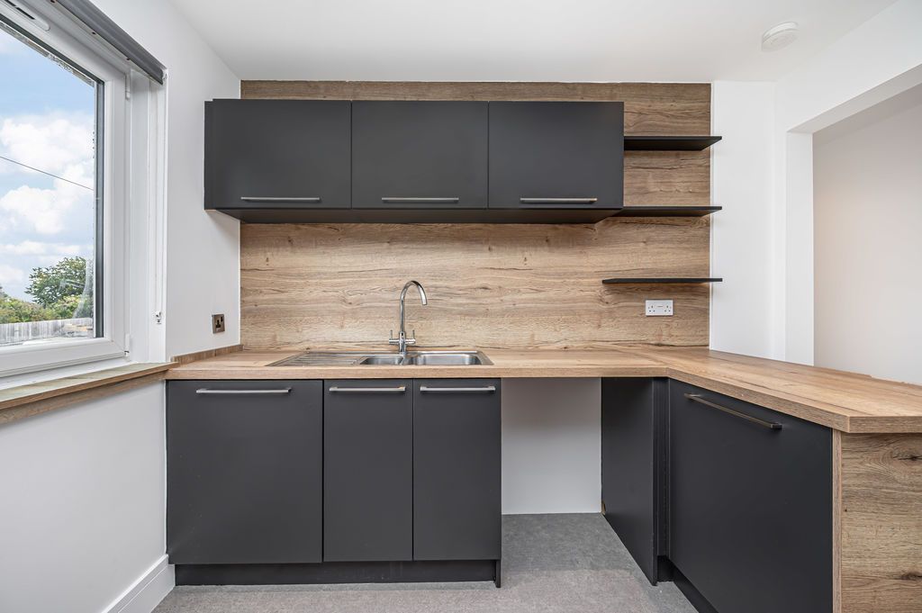 Property photo 2 of 28 Modern Kitchen