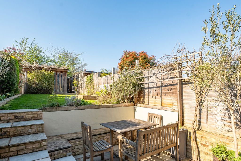 Property photo 2 of 32 1432561-34-69Bc1A...