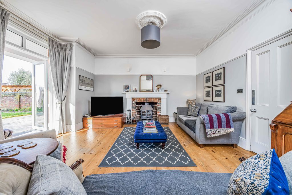 Property photo 3 of 28 Photo 25