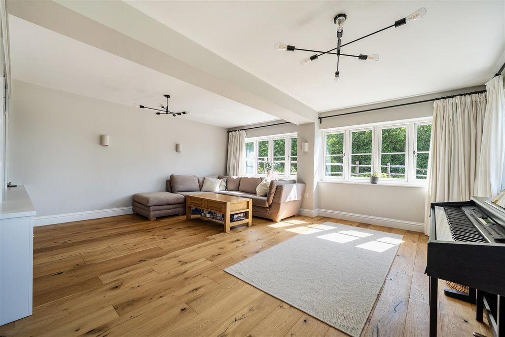 Property photo 2 of 26 1464198-15-6A10400c4B9Bf.Jpg