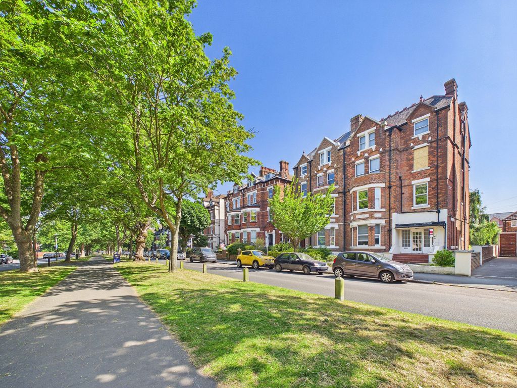Property photo 1 of 16 Castle Hill Avenue