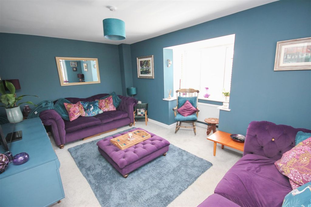 Property photo 3 of 17 Lounge 2.Jpg
