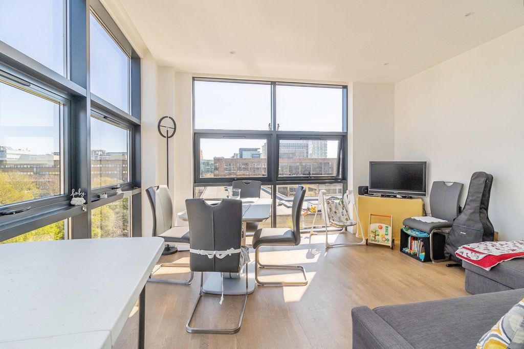 Property photo 2 of 17 Pbox-Img.Jpg