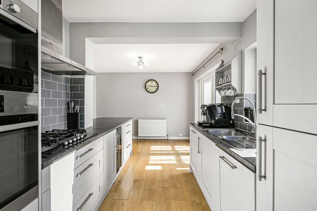 Property photo 3 of 14 Kitchen/Dining Room