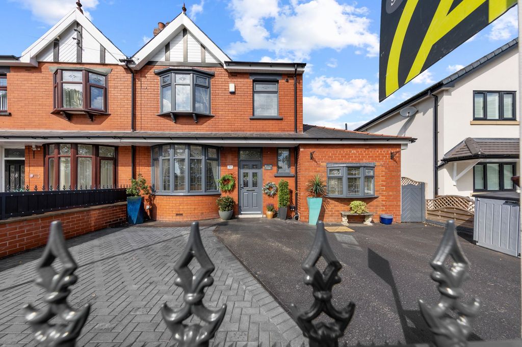 Property photo 1 of 32