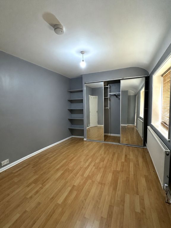Property photo 3 of 8 Room 1
