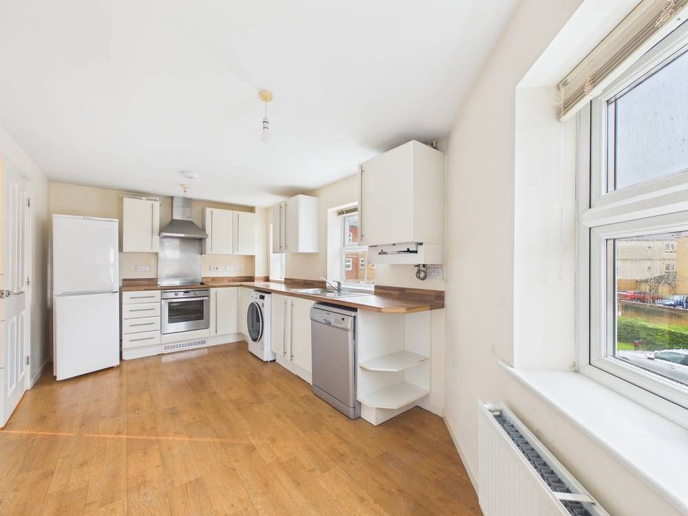 Property photo 2 of 10 Giraffe360-Still001